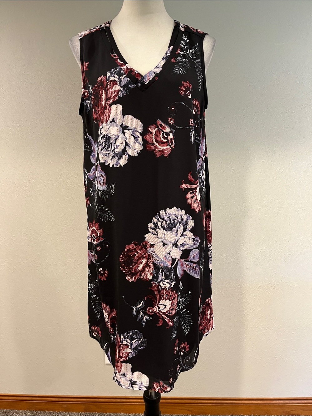 Maurices Black Floral V-Neck Sleeveless mini Dress size large